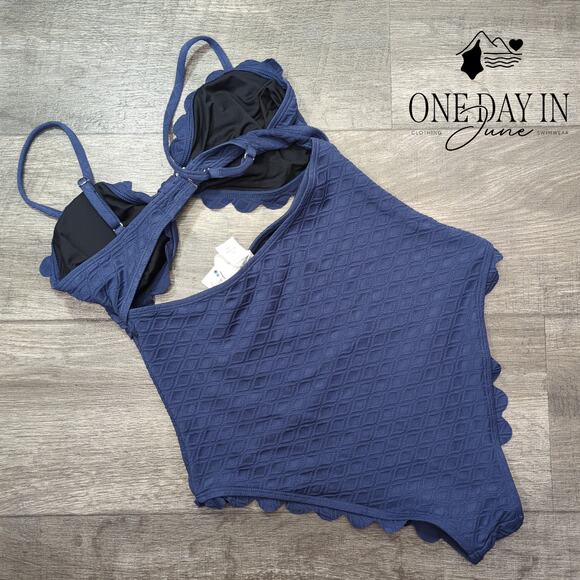 Cupshe Scallop Textured Cut Out One Piece Swimsuit Size M - Picture 7 of 7